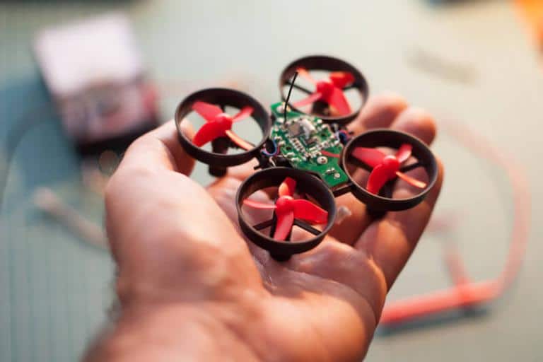 Lee más sobre el artículo DRONE: 8 Consejos para volar Mini Drones en un lugar abierto