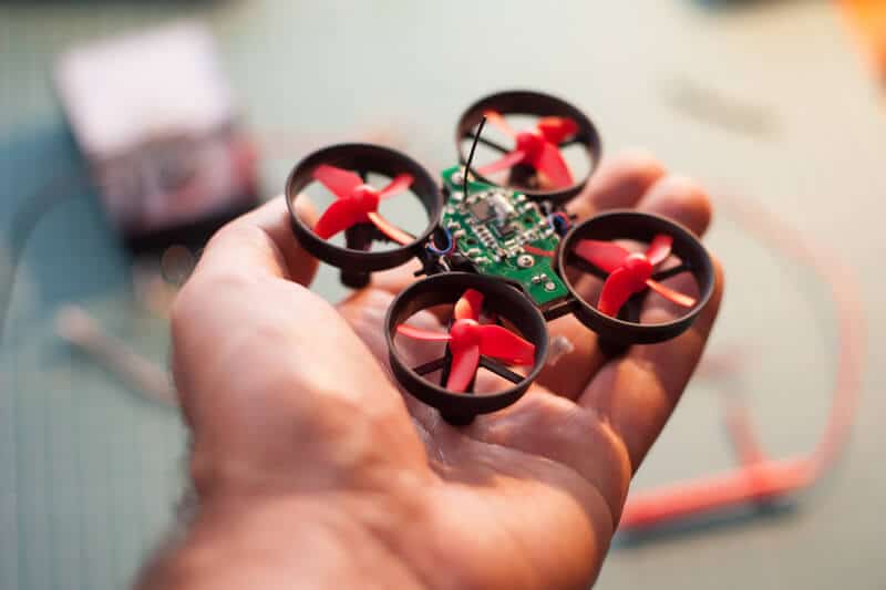 En este momento estás viendo DRONE: 8 Consejos para volar Mini Drones en un lugar abierto