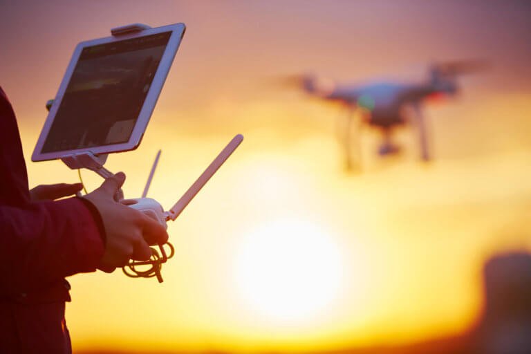 Lee más sobre el artículo Guía de los drones a través del relé de teléfono