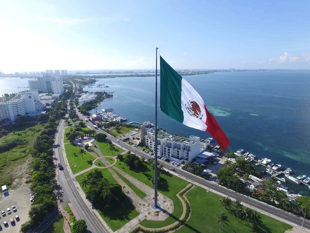 Bandera con Drones Cancun